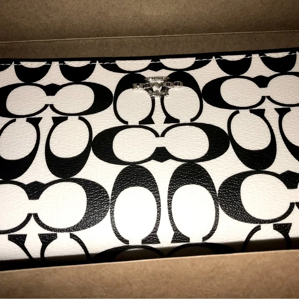 *Price Firm* Clutch Crossbody in Signature Canvas - Picture 8 of 8